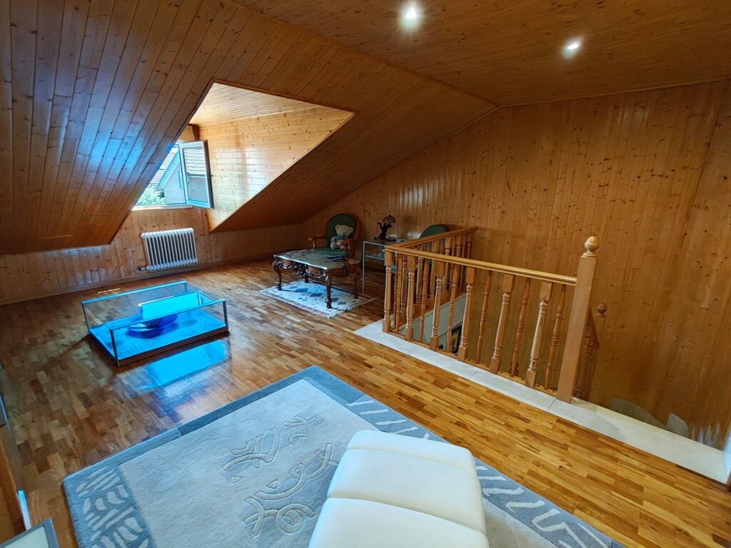 chalet adosado en Arcahueja – buhardilla ideal como despacho o sala de juegos