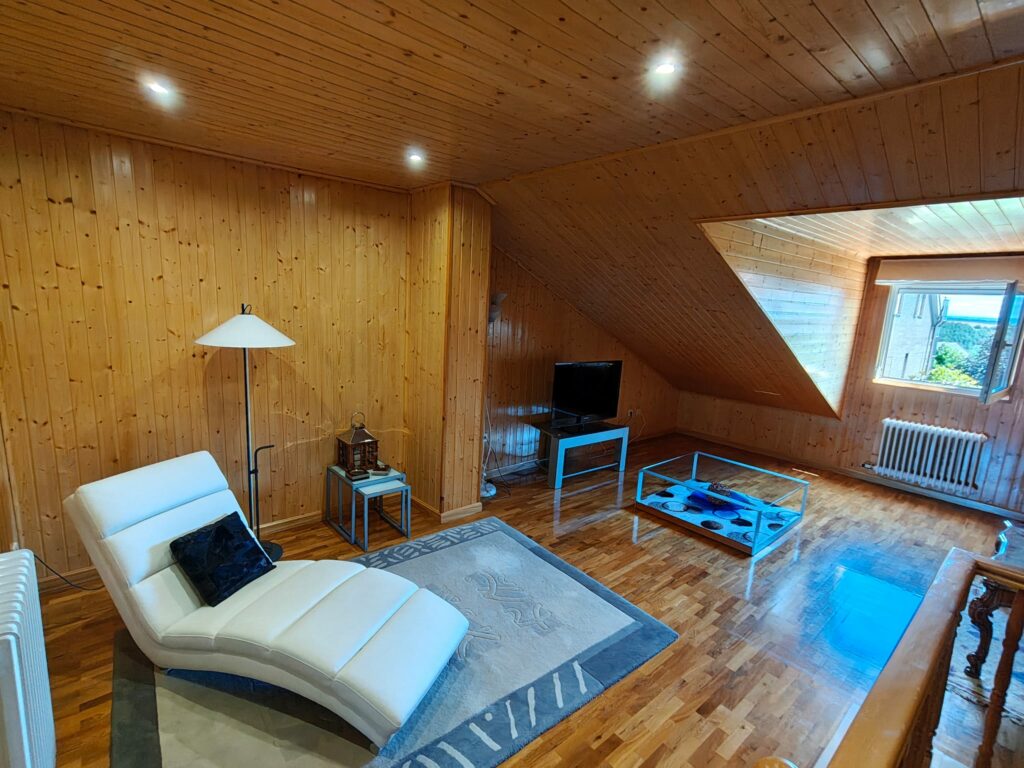 chalet adosado en Arcahueja – buhardilla con zona de estar